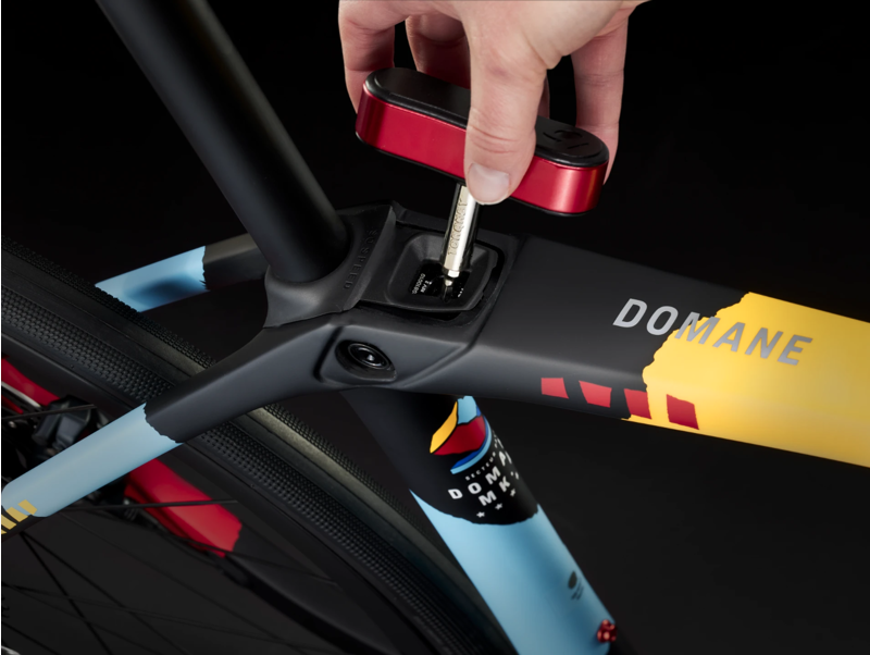 Trek Domane SLR 7 Gen 4 Carbon Road Bike 2025 in Trek Black-7